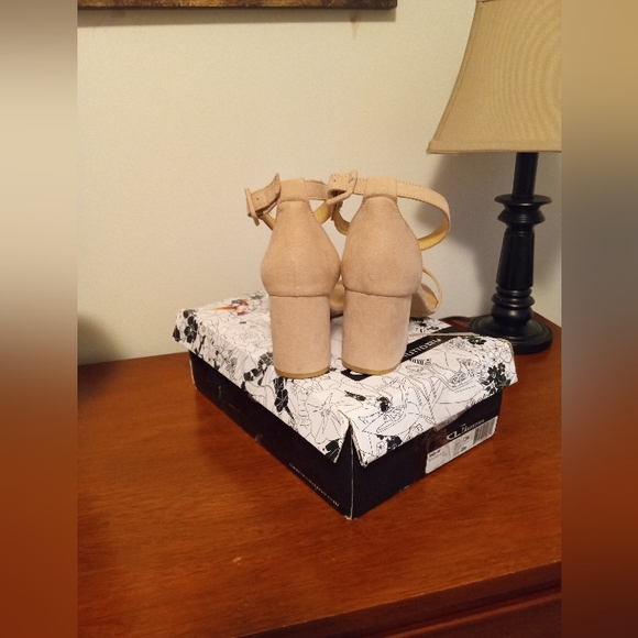NIB CL by Laundry Jody Buckle Dressy Block Heel - Picture 12 of 12